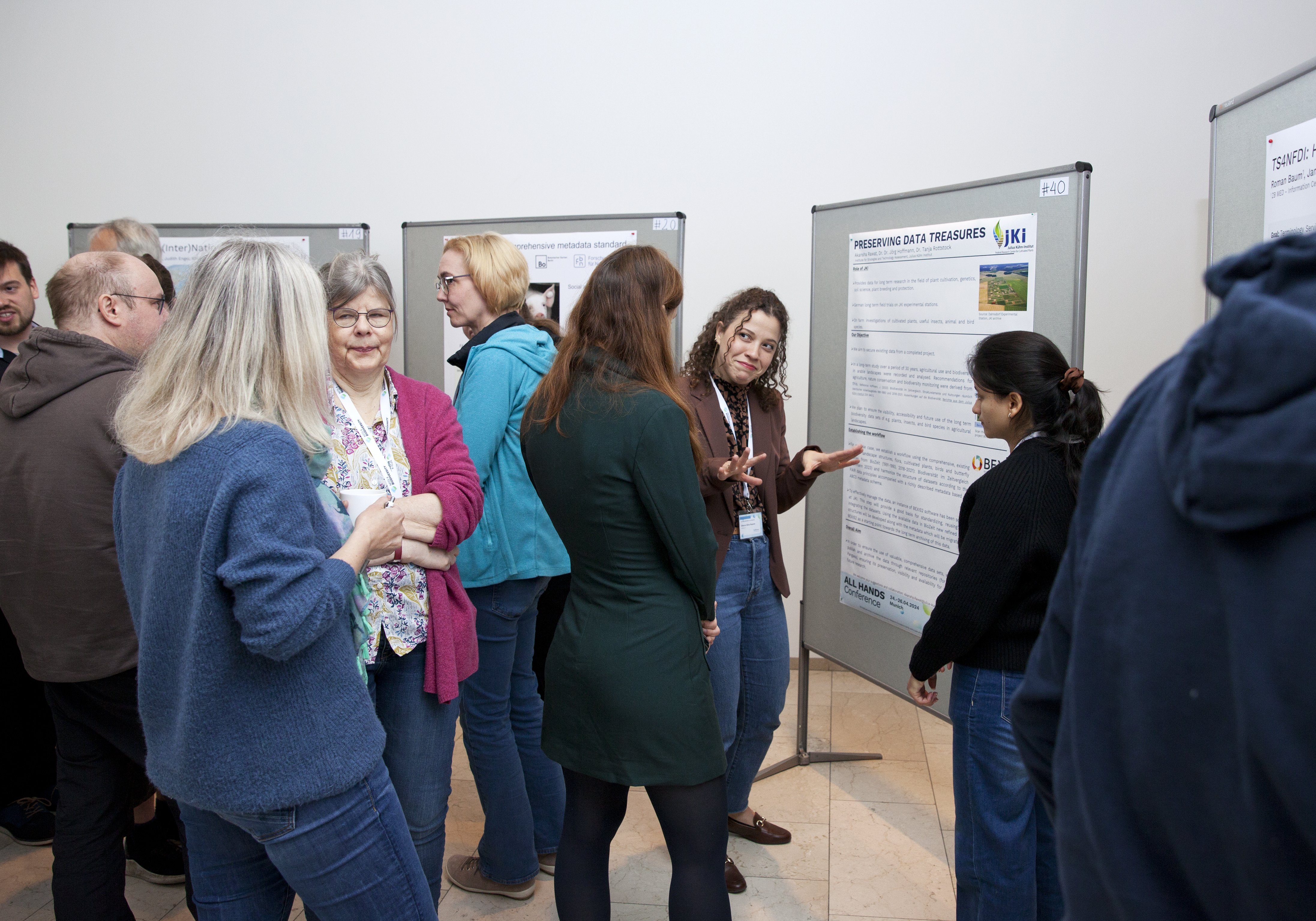 Spannende Einblicke in unsere neuesten Entwicklungen: Die Postersession bot Raum für vertiefte Diskussionen und neue Ideen.